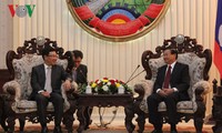 Фам Бинь Минь встретился с премьер-министром и вице-президентом Лаоса