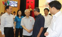 Генеральный секретарь ЦК КПВ встретился с избирателями Ханоя