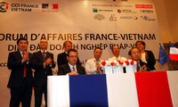 Подписан ряд договоров о сотрудничестве между Вьетнамом и Францией