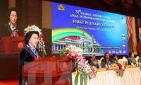 Спикер вьетнамского парламента посетила посольство Вьетнама в Мьянме