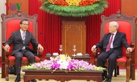 Генсек ЦК КПВ Нгуен Фу Чонг принял посла Японии во Вьетнаме