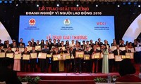 Во Вьетнаме вручена премия «Предприятие за интересы трудящихся» 2016 года