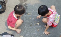 Традиционная игра «О Ан Куан» в пешеходном пространстве Ханоя