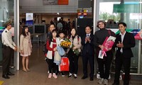 Дананг встретил первых в Новом году зарубежных туристов, прибывших на самолёте