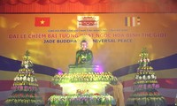 В провинции Шокчанг проходит церемония пребывания нефритовой статуи Будды мира