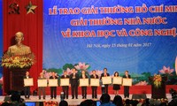 Вручены премия имени Хо Ши Мина и государственная премия в области науки и технологий