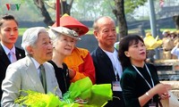 Император и императрица Японии посетили императорский дворец во вьетнамском городе Хюэ