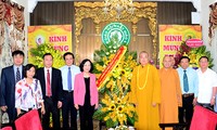 Заведующая Отделом ЦК КПВ по работе с народными массами посетила Вьетнамскую буддийскую сангху