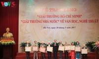 В Ханое вручена премия имени Хо Ши Мина в сфере литературы и искусства