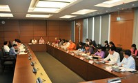 Многие депутаты парламента СРВ одобрили принятие постановления по проблеме «плохих» долгов