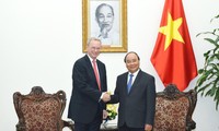 Премьер СРВ Нгуен Суан Фук принял председателя американского холдинга Alphabet