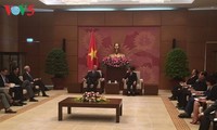 Укрепляются отношения между высшими законодательными органами Вьетнама и США
