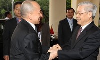 Руководители Вьетнама и Камбоджи поздравили друг друга с 50-летием установления дипотношений