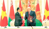 Президент Вьетнама завершил визит в Беларусь и начал визит в Россию