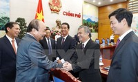 Нгуен Суан Фук встретился с послами и главами представительств СРВ за границей