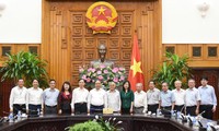 Нгуен Суан Фук провел рабочую встречу с Вьетнамской ассоциацией бывших педагогов