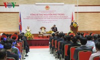 Генсек ЦК КПВ Нгуен Фу Чонг посетил посольство Вьетнама в Камбодже