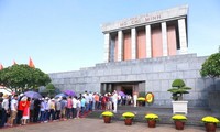 Около 15 тысяч человек посетили Мавзолей Хо Ши Мина в День назависимости Вьетнама