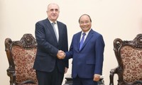Премьер-министр Нгуен Суан Фук принял главу МИД Азербайджана