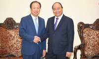 Премьер Вьетнама принял гендиректора южнокорейской корпорации Samsung Electronics
