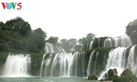 Открылись туристический фестиваль водопада Банжок и фестиваль пения Тхен