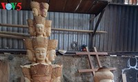 Промысел по изваянию скульптур в деревне Вуланг