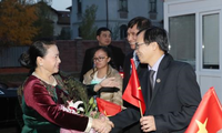 Нгуен Тхи Ким Нган встретилась с сотрудниками посольства Вьетнама в Казахстане