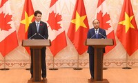 Премьер Вьетнама Нгуен Суан Фук провёл переговоры с канадским коллегой