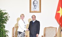 Премьер Вьетнама Нгуен Суан Фук принял главу МИД Швеции