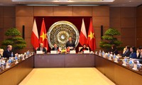 В Ханое прошла встреча групп парламентариев за дружбу Вьетнама и Польши