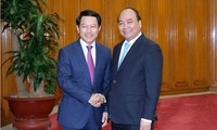Премьер Вьетнама Нгуен Суан Фук принял министра иностранных дел Лаоса