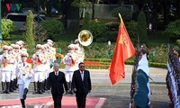 Генсек НРПЛ, президент ЛНДР начал официальный дружественный визит во Вьетнам