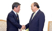 Премьер Вьетнама принял министра экономического восстановления Японии