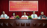 Премьер-министр Нгуен Суан Фук посетил каучуковую корпорацию Вьетнама