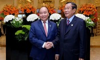 Нгуен Суан Фук провёл двусторонние встречи на полях саммита АСЕАН-Индия
