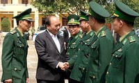 Нгуен Суан Фук проверил боеготовность вооружённых сил провинции Дакнонг