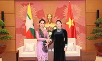 Глава Нацсобрания СРВ Нгуен Тхи Ким Нган приняла государственного советника Мьянмы