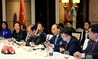Нгуен Суан Фук принял участие в круглом столе с представителями многонациональных компаний