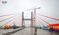 Нгуен Тхи Ким Нган приняла участие в церемонии соединения конструкций моста Батьданг
