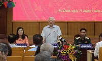 Генеральный секретарь ЦК КПВ встретился с избирателями в Ханое