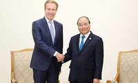 Премьер Вьетнама Нгуен Суан Фук принял президента ВЭФ Бёрге Бренде