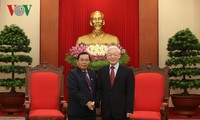 Генсек ЦК КПВ Нгуен Фу Чонг принял вице-спикера лаосского парламента