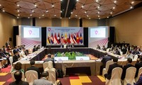 В Сингапуре прошли конференции министров стран АСЕАН-Австралия и АСЕАН-США
