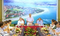 Премьер Вьетнама Нгуен Суан Фук провел рабочую встречу с руководством провинции Куангбинь