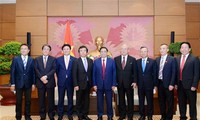 Глава группы парламентариев за вьетнамо-японскую дружбу принял министра по делам морской политики Японии