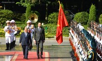 Премьер Вьетнама провёл церемонию торжественной встречи французского коллеги