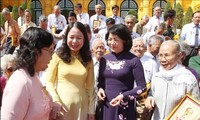 Вице-президент СРВ встретилась с представителями провинции Анзянг, имеющими заслуги перед Отечеством