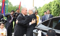 Руководство Вьетнама поздравило камбоджийское руководство с Днем независимости страны