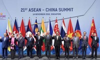Премьер Вьетнама принял участие во встречах в кулуарах 33-го саммита АСЕАН