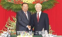Руководство Вьетнама поздравило с Днём независимости Лаоса